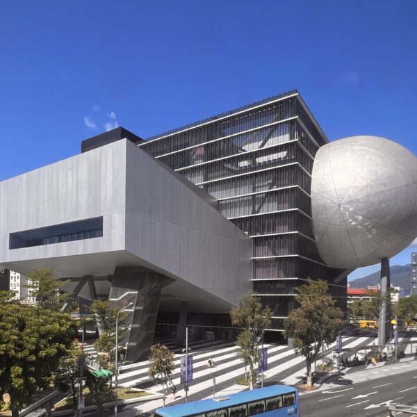 「台北パフォーミングアーツセンター」をご紹介します。OMA設計