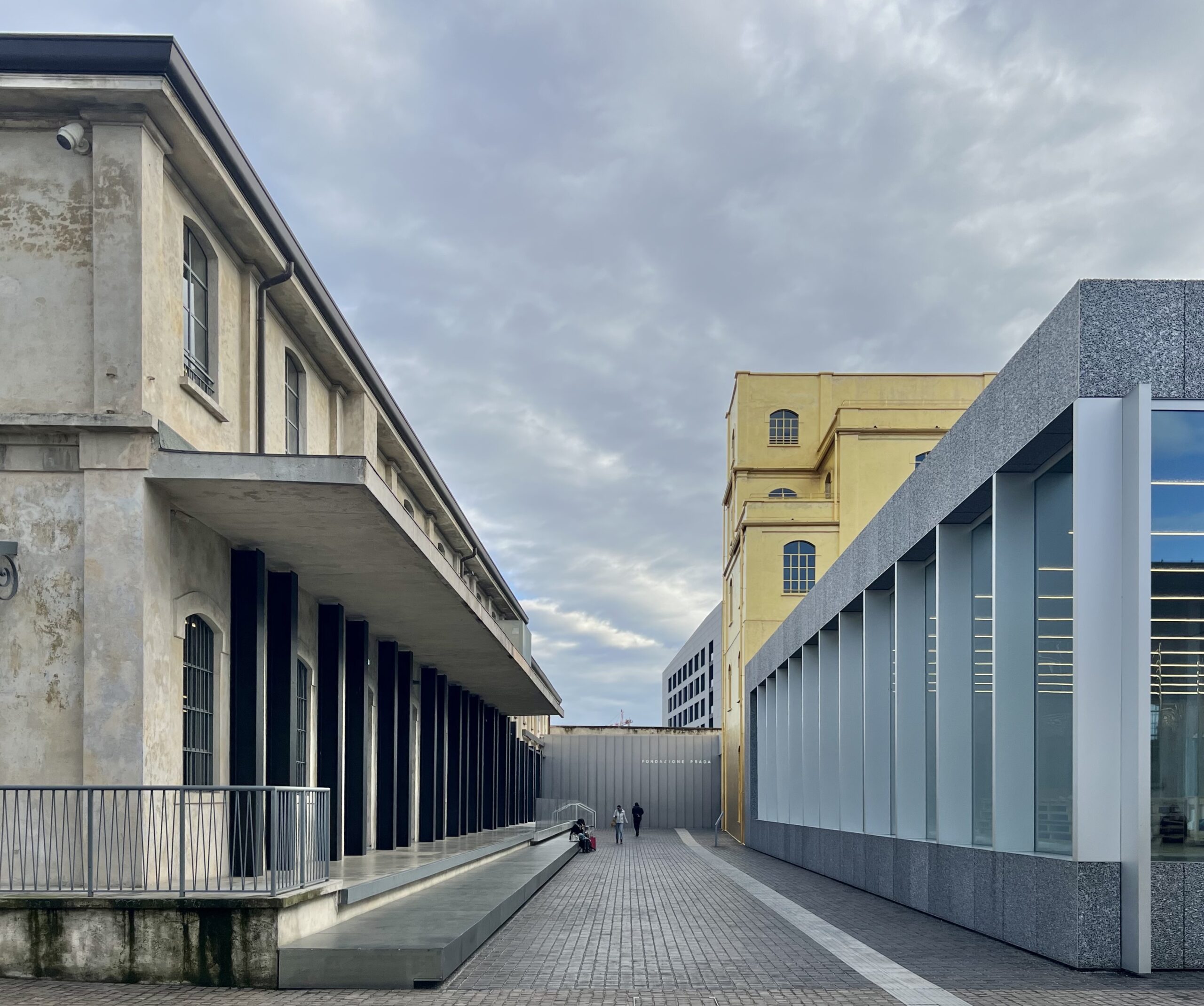 OMA設計の「Fondazione Prada(ミラノプラダ財団美術館 )」　をご紹介します。｜ 文化的街並み保存について考える